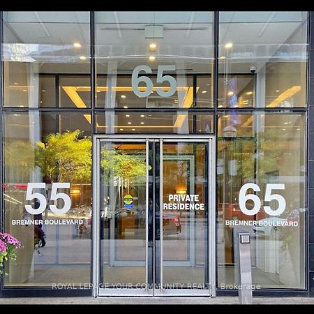 2-Bdrm And 1 Den 3 Bed Condo With 2 Bath - Walking Distance To Scotiabank Arena, Cn Tower, Union Station, Ripleys With Free Parking Торонто Екстер'єр фото